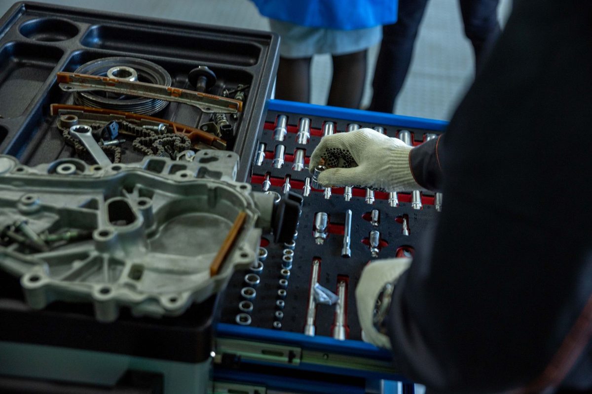 Assembly work at the bench